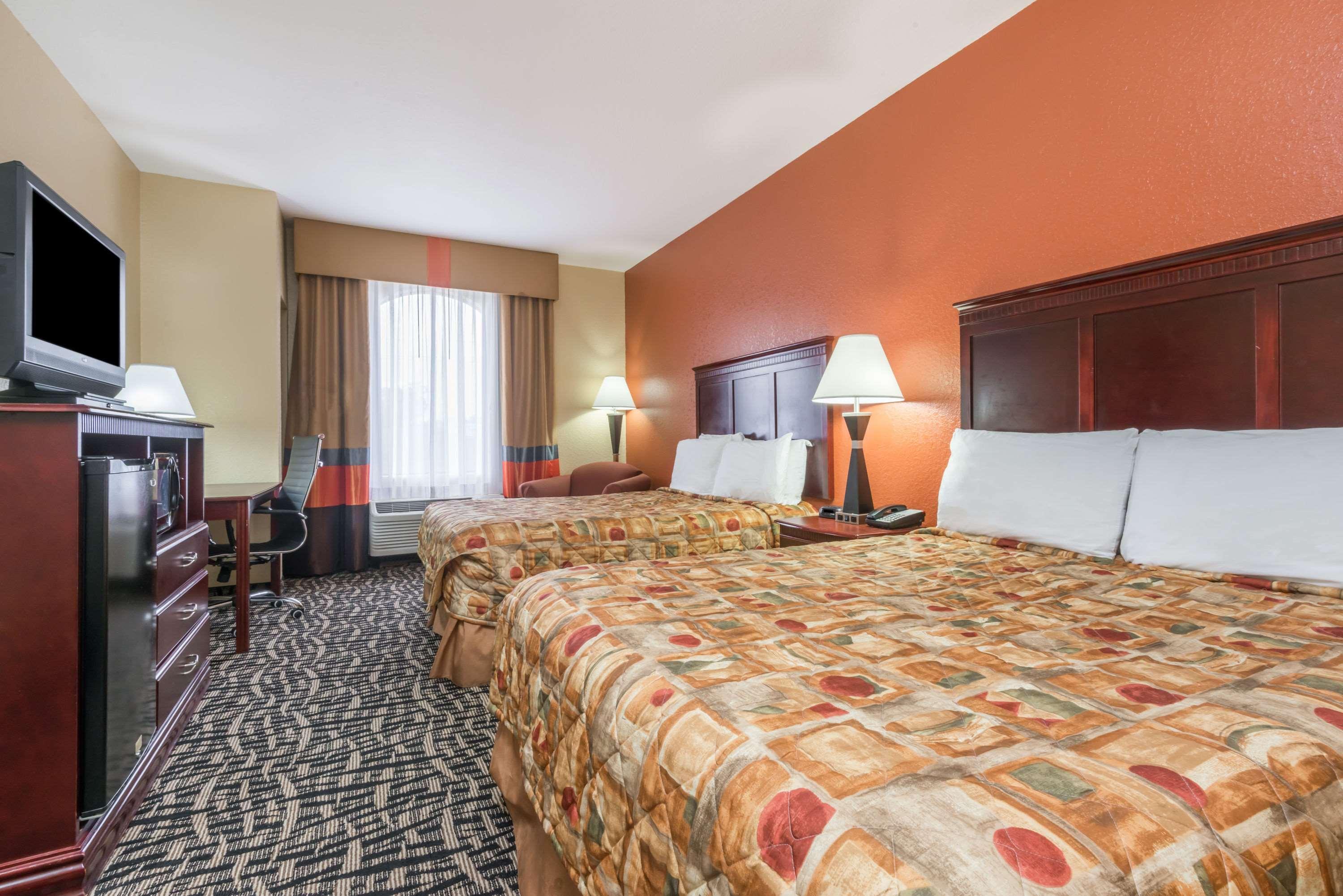 Days Inn & Suites By Wyndham Prattville-Montgomery Exterior photo