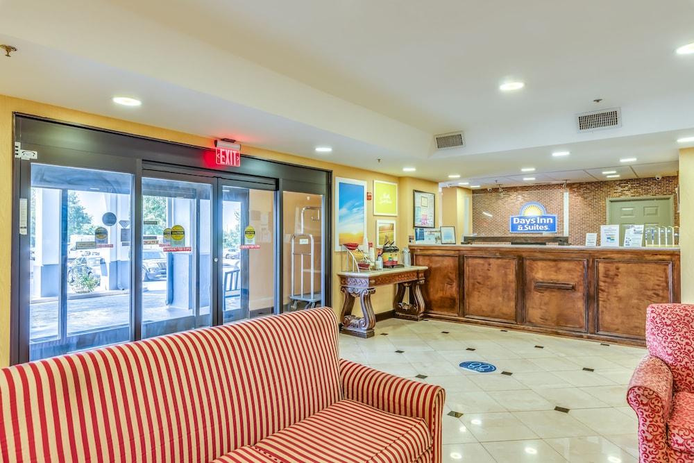 Days Inn & Suites By Wyndham Prattville-Montgomery Exterior photo